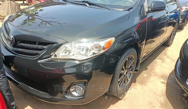 toyota corola 2013 side